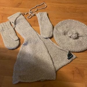 Pink Champagne beret , scarf and mittens on a string by Moda